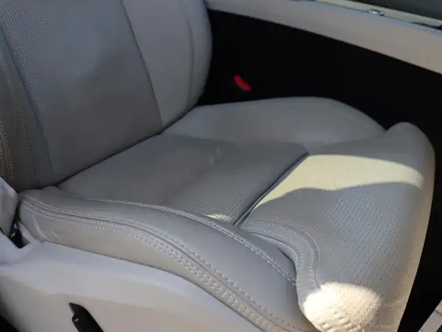 ボルボ ＸＣ６０ D4 AWD インスクリプション 静岡県 2018(平30)年 4万km グレー インテリセーフ/衝突軽減ブレーキACC/レーンキープ ブラインドスポットモニター/パノラマサンルーフ/ベージュレザーシート /ベンチレーション/シートヒーター /前席メモリーパワーシート/純正ナビフルセグTV Bluetooth CarPlay対応/全方位カメラ/ヘッドアップディスプレイ/パワーバックドア /ドライブレコーダー/ETC