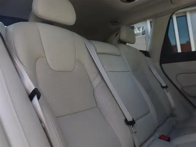 ボルボ ＸＣ６０ D4 AWD インスクリプション 静岡県 2018(平30)年 4万km グレー インテリセーフ/衝突軽減ブレーキACC/レーンキープ ブラインドスポットモニター/パノラマサンルーフ/ベージュレザーシート /ベンチレーション/シートヒーター /前席メモリーパワーシート/純正ナビフルセグTV Bluetooth CarPlay対応/全方位カメラ/ヘッドアップディスプレイ/パワーバックドア /ドライブレコーダー/ETC