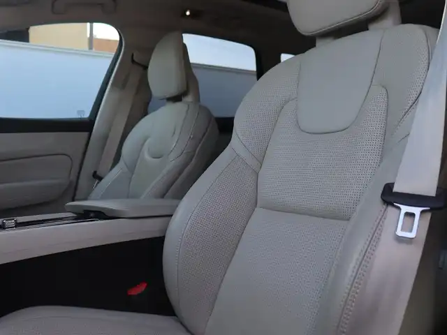 ボルボ ＸＣ６０ D4 AWD インスクリプション 静岡県 2018(平30)年 4万km グレー インテリセーフ/衝突軽減ブレーキACC/レーンキープ ブラインドスポットモニター/パノラマサンルーフ/ベージュレザーシート /ベンチレーション/シートヒーター /前席メモリーパワーシート/純正ナビフルセグTV Bluetooth CarPlay対応/全方位カメラ/ヘッドアップディスプレイ/パワーバックドア /ドライブレコーダー/ETC