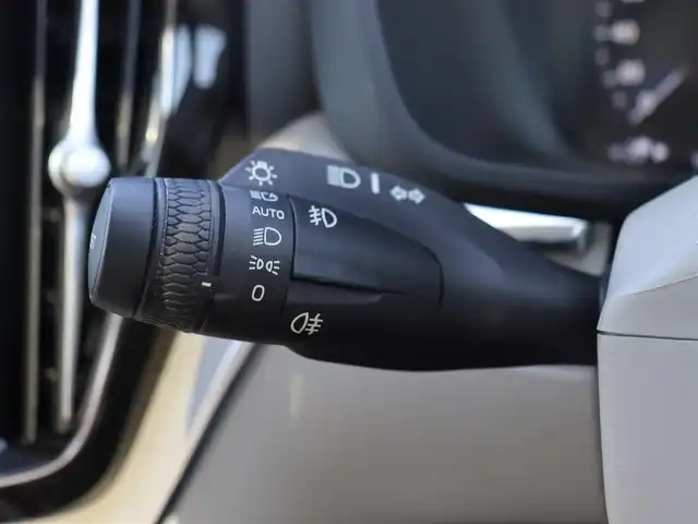 ボルボ ＸＣ６０ D4 AWD インスクリプション 静岡県 2018(平30)年 4万km グレー インテリセーフ/衝突軽減ブレーキACC/レーンキープ ブラインドスポットモニター/パノラマサンルーフ/ベージュレザーシート /ベンチレーション/シートヒーター /前席メモリーパワーシート/純正ナビフルセグTV Bluetooth CarPlay対応/全方位カメラ/ヘッドアップディスプレイ/パワーバックドア /ドライブレコーダー/ETC