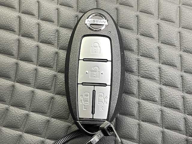 日産 セレナ e－パワー ハイウェイスター V 宮城県 2020(令2)年 0.8万km マルーンレッド 2トーン 両側パワースライドドア/純正ナビ/フルセグTV/Bluetooth/USB入力端子/ipod/DVD・BD再生機能/全方位カメラ/フロント/サイド/バックカメラ/ETC/前方ドライブレコーダー/プロパイロット/衝突被害軽減システム/プッシュスタート/スマートキー/オートライト/LEDヘッドライト/純正フロアマット/純正15インチアルミホイール