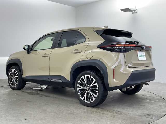トヨタ ヤリスクロス ハイブリッド Z 兵庫県 2021(令3)年 4.8万km ベージュ ・純正ディスプレイオーディオ&BT&USB&Miracast/・アラウンドビューモニター/・ビルトインETC/・前後ドライブレコーダー/・ハーフレザーシート/・パワーシート/・前席シートヒーター/・レーダークルーズコントロール/・トヨタセーフティセンス/・レーンキープアシスト/・コーナーセンサー/・前後誤発進抑制/・標識認識機能/・プリクラッシュセーフティ/・LEDオートライト/・フォグランプ/・オートマチックハイビーム/・純正18インチアルミホイール/・純正フロアマット/・革巻きステアリング/・ステアリングスイッチ/・W＋サイドエアバック/・カーテンエアバック/・電動パーキングブレーキ/・ブレーキホールド/・スマートキー/・スペアキー/・プッシュスタート