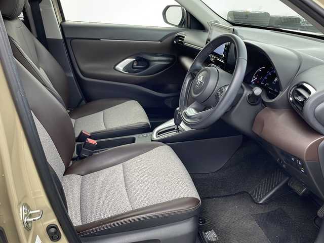 トヨタ ヤリスクロス ハイブリッド Z 兵庫県 2021(令3)年 4.8万km ベージュ ・純正ディスプレイオーディオ&BT&USB&Miracast/・アラウンドビューモニター/・ビルトインETC/・前後ドライブレコーダー/・ハーフレザーシート/・パワーシート/・前席シートヒーター/・レーダークルーズコントロール/・トヨタセーフティセンス/・レーンキープアシスト/・コーナーセンサー/・前後誤発進抑制/・標識認識機能/・プリクラッシュセーフティ/・LEDオートライト/・フォグランプ/・オートマチックハイビーム/・純正18インチアルミホイール/・純正フロアマット/・革巻きステアリング/・ステアリングスイッチ/・W＋サイドエアバック/・カーテンエアバック/・電動パーキングブレーキ/・ブレーキホールド/・スマートキー/・スペアキー/・プッシュスタート