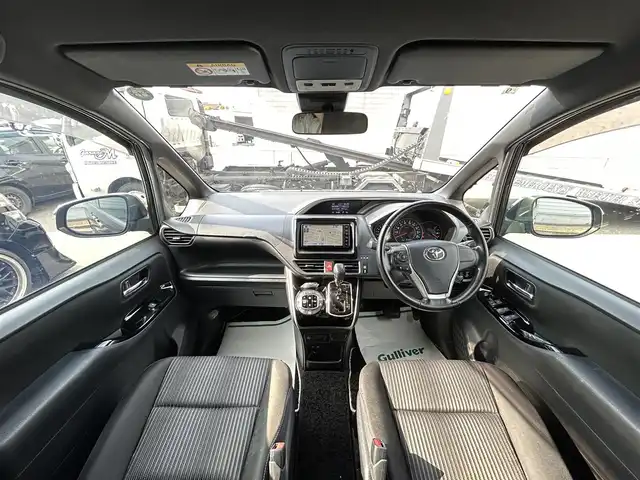 トヨタ ヴォクシー ZS 煌 山形県 2018(平30)年 12.2万km イナズマスパーキングブラックガラスフレーク 4WD/純正SDナビ/・Bluetooth/・フルセグテレビ/両側パワースライドドア/バックカメラ/デュアルエアコン/純正アルミホイール/クルーズコントロール/ETC2.0/アイドリングストップ/横滑り防止装置/レーンキープアシスト/オートライト/ハイビーム/盗難防止装置/衝突被害軽減システム