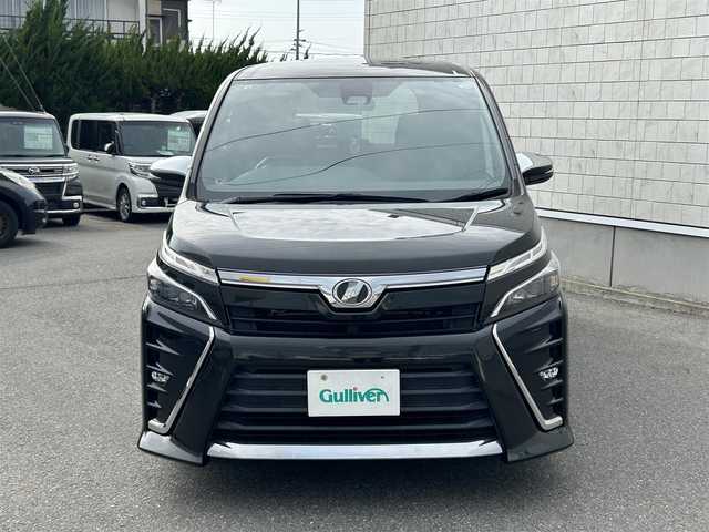 トヨタ ヴォクシー ZS 煌 山形県 2018(平30)年 12.2万km イナズマスパーキングブラックガラスフレーク 4WD/純正SDナビ/・Bluetooth/・フルセグテレビ/両側パワースライドドア/バックカメラ/デュアルエアコン/純正アルミホイール/クルーズコントロール/ETC2.0/アイドリングストップ/横滑り防止装置/レーンキープアシスト/オートライト/ハイビーム/盗難防止装置/衝突被害軽減システム