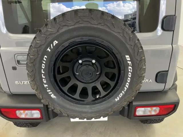 スズキ ジムニー シエラ JC 鹿児島県 2020(令2)年 5.1万km ミディアムグレー 社外SDナビ/・フルセグTV・CD・Bluetooth/スズキセーフティサポート/ドライブレコーダー/クルーズコントロール/社外16インチアルミホイール/ドアバイザー/ヘッドライトウォッシャー/LEDヘッドライト/オートライト/オートハイビーム/シートカバー/フロアマット/オートエアコン