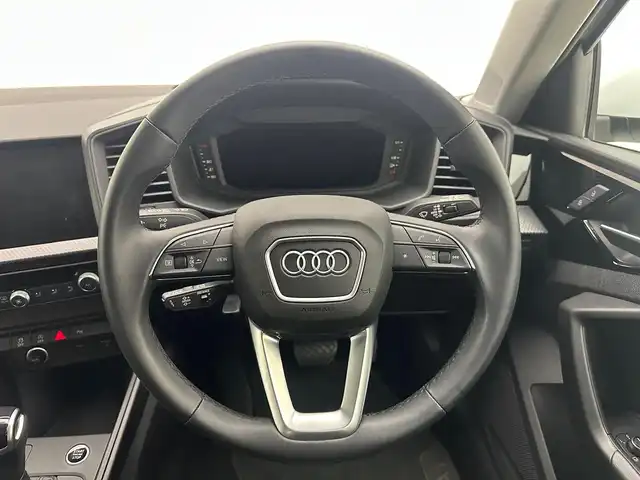 アウディ アウディ Ａ１ SB 25TFSI 兵庫県 2022(令4)年 0.9万km パール 衝突軽減ブレーキ/レーンキープ/クルーズコントロール/前席シートヒーター/純正メモリーナビ/（AM＆FM＆BT）/バックカメラ/前後ドライブレコーダー/ETC/コーナーセンサー/オートライト＆ハイビーム/LEDライト/スマーキー/プッシュスタート/W＆サイド＆カーテンエアバック