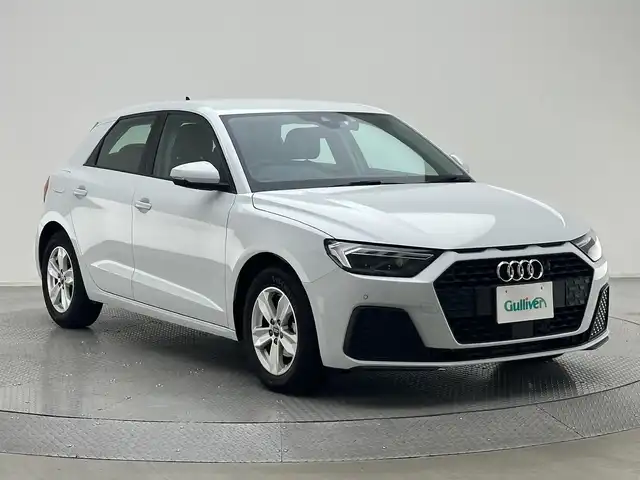 アウディ アウディ Ａ１ SB 25TFSI 兵庫県 2022(令4)年 0.9万km パール 衝突軽減ブレーキ/レーンキープ/クルーズコントロール/前席シートヒーター/純正メモリーナビ/（AM＆FM＆BT）/バックカメラ/前後ドライブレコーダー/ETC/コーナーセンサー/オートライト＆ハイビーム/LEDライト/スマーキー/プッシュスタート/W＆サイド＆カーテンエアバック