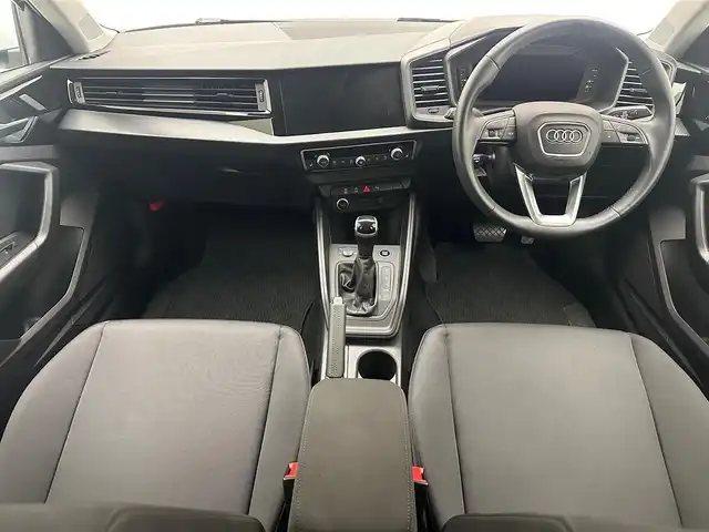 アウディ アウディ Ａ１ SB 25TFSI 兵庫県 2022(令4)年 0.9万km パール 衝突軽減ブレーキ/レーンキープ/クルーズコントロール/前席シートヒーター/純正メモリーナビ/（AM＆FM＆BT）/バックカメラ/前後ドライブレコーダー/ETC/コーナーセンサー/オートライト＆ハイビーム/LEDライト/スマーキー/プッシュスタート/W＆サイド＆カーテンエアバック