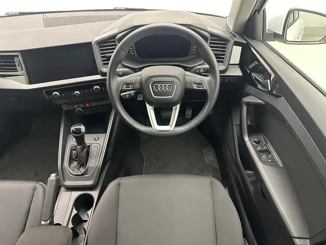 アウディ アウディ Ａ１ SB 25TFSI 兵庫県 2022(令4)年 0.9万km パール 衝突軽減ブレーキ/レーンキープ/クルーズコントロール/前席シートヒーター/純正メモリーナビ/（AM＆FM＆BT）/バックカメラ/前後ドライブレコーダー/ETC/コーナーセンサー/オートライト＆ハイビーム/LEDライト/スマーキー/プッシュスタート/W＆サイド＆カーテンエアバック