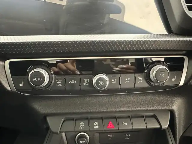 アウディ アウディ Ａ１ SB 25TFSI 兵庫県 2022(令4)年 0.9万km パール 衝突軽減ブレーキ/レーンキープ/クルーズコントロール/前席シートヒーター/純正メモリーナビ/（AM＆FM＆BT）/バックカメラ/前後ドライブレコーダー/ETC/コーナーセンサー/オートライト＆ハイビーム/LEDライト/スマーキー/プッシュスタート/W＆サイド＆カーテンエアバック