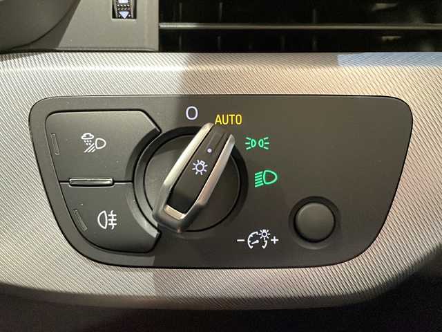 アウディ Ａ４ アバント 40TFSIマイスターシュトック 新潟県 2019(令1)年 5万km ブリリアントレッド コンビニエンスパッケージ/・アウディパーキングシステム/・リヤビューカメラ/・アドバンストキーシステム/アシスタンスパッケージ/・アウディプレセンスリヤ/・アウディサイドアシスト/・パークアシスト/・サラウンドビューカメラ/・運転席メモリー機能付パワーシート/ワンオーナー/シートヒーター（前後）/マトリクスLEDヘッドライト/アダプティブクルーズコントロール/全周囲カメラ/ドライブレコーダー/電動リアゲート２．０/プッシュスタート/ETC２．０/フルセグテレビ/AM/FM/アイドリングストップ