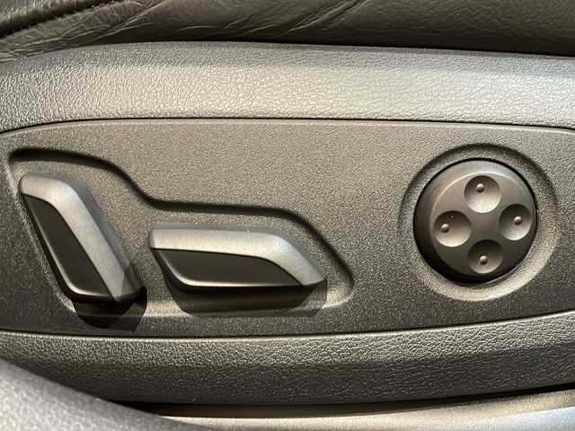 アウディ Ａ４ アバント 40TFSIマイスターシュトック 新潟県 2019(令1)年 5万km ブリリアントレッド コンビニエンスパッケージ/・アウディパーキングシステム/・リヤビューカメラ/・アドバンストキーシステム/アシスタンスパッケージ/・アウディプレセンスリヤ/・アウディサイドアシスト/・パークアシスト/・サラウンドビューカメラ/・運転席メモリー機能付パワーシート/ワンオーナー/シートヒーター（前後）/マトリクスLEDヘッドライト/アダプティブクルーズコントロール/全周囲カメラ/ドライブレコーダー/電動リアゲート２．０/プッシュスタート/ETC２．０/フルセグテレビ/AM/FM/アイドリングストップ