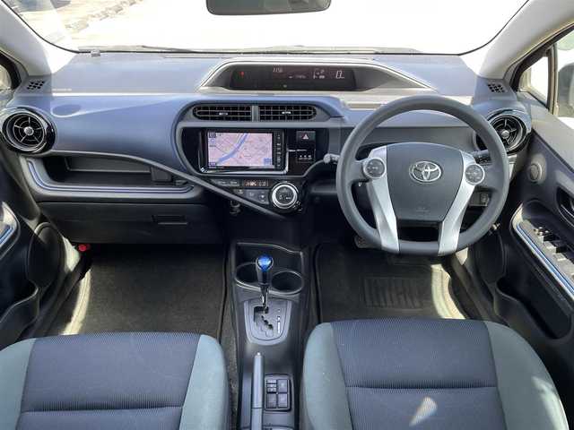 トヨタ アクア S 兵庫県 2015(平27)年 7.8万km ディープアメジストマイカメタリック 社外メモリナビ/CD/DVD/Bluetooth/フルセグTV/バックカメラ/プッシュスタート/ETC/電動格納ミラー/シートヒーター/ステアリングスイッチ/オートライト/フォグランプ/社外アルミ/ドアバイザー