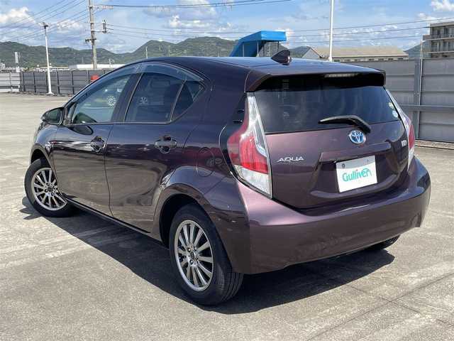 トヨタ アクア S 兵庫県 2015(平27)年 7.8万km ディープアメジストマイカメタリック 社外メモリナビ/CD/DVD/Bluetooth/フルセグTV/バックカメラ/プッシュスタート/ETC/電動格納ミラー/シートヒーター/ステアリングスイッチ/オートライト/フォグランプ/社外アルミ/ドアバイザー