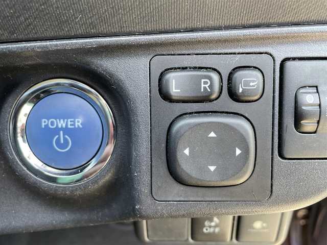 トヨタ アクア S 兵庫県 2015(平27)年 7.8万km ディープアメジストマイカメタリック 社外メモリナビ/CD/DVD/Bluetooth/フルセグTV/バックカメラ/プッシュスタート/ETC/電動格納ミラー/シートヒーター/ステアリングスイッチ/オートライト/フォグランプ/社外アルミ/ドアバイザー