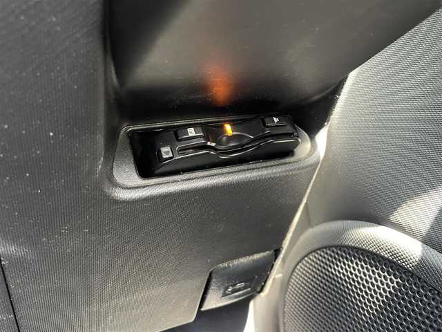 トヨタ アクア S 兵庫県 2015(平27)年 7.8万km ディープアメジストマイカメタリック 社外メモリナビ/CD/DVD/Bluetooth/フルセグTV/バックカメラ/プッシュスタート/ETC/電動格納ミラー/シートヒーター/ステアリングスイッチ/オートライト/フォグランプ/社外アルミ/ドアバイザー