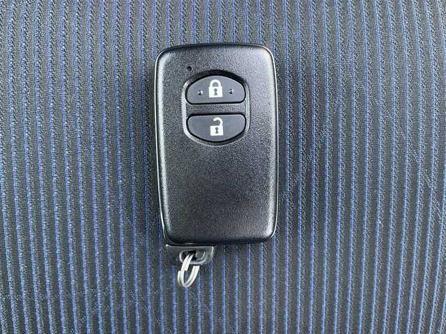 トヨタ アクア S 兵庫県 2015(平27)年 7.8万km ディープアメジストマイカメタリック 社外メモリナビ/CD/DVD/Bluetooth/フルセグTV/バックカメラ/プッシュスタート/ETC/電動格納ミラー/シートヒーター/ステアリングスイッチ/オートライト/フォグランプ/社外アルミ/ドアバイザー