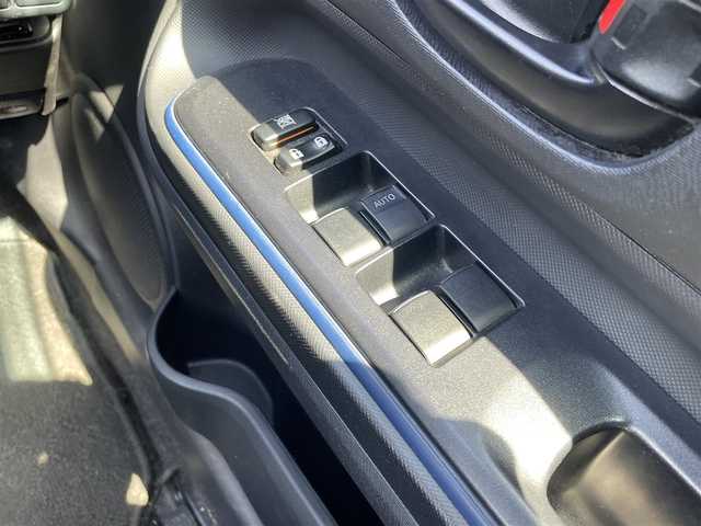 トヨタ アクア S 兵庫県 2015(平27)年 7.8万km ディープアメジストマイカメタリック 社外メモリナビ/CD/DVD/Bluetooth/フルセグTV/バックカメラ/プッシュスタート/ETC/電動格納ミラー/シートヒーター/ステアリングスイッチ/オートライト/フォグランプ/社外アルミ/ドアバイザー