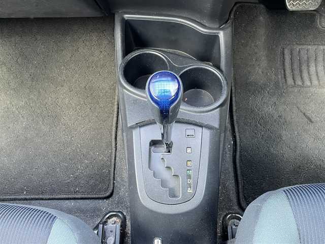 トヨタ アクア S 兵庫県 2015(平27)年 7.8万km ディープアメジストマイカメタリック 社外メモリナビ/CD/DVD/Bluetooth/フルセグTV/バックカメラ/プッシュスタート/ETC/電動格納ミラー/シートヒーター/ステアリングスイッチ/オートライト/フォグランプ/社外アルミ/ドアバイザー