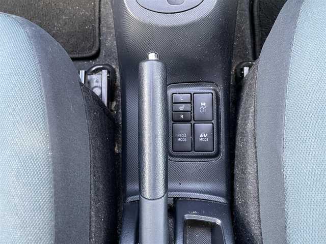 トヨタ アクア S 兵庫県 2015(平27)年 7.8万km ディープアメジストマイカメタリック 社外メモリナビ/CD/DVD/Bluetooth/フルセグTV/バックカメラ/プッシュスタート/ETC/電動格納ミラー/シートヒーター/ステアリングスイッチ/オートライト/フォグランプ/社外アルミ/ドアバイザー