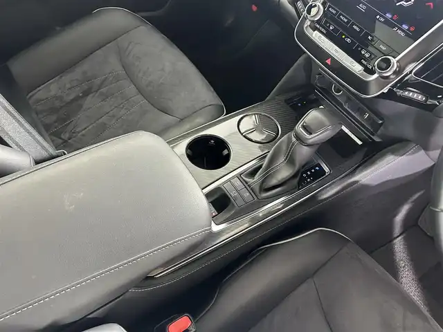トヨタ クラウン ハイブリッド RS アドバンス 佐賀県 2018(平30)年 6.1万km ホワイトパールクリスタルシャイン 純正ナビ/AM/FM/CD/DVD/フルセグTV/Bluetooth/パノラミックビューモニター/インテリジェントパーキングアシスト/デジタルインナーミラー/ワイヤレス充電/レーンキープアシスト/プリクラッシュセーフティ/ブラインドスポットモニター/クリアランスソナー/リアクロストラフィックアラート/リアカメラディテクション/ヘッドアップディスプレイ/ロードサインアシスト/ETC2.0/スマートキー/スペアキー/純正フロアマット/純正18インチアルミホイール