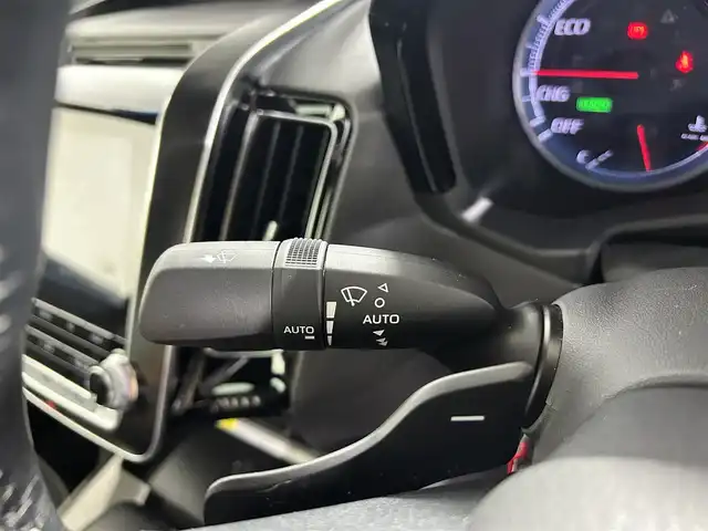トヨタ クラウン ハイブリッド RS アドバンス 佐賀県 2018(平30)年 6.1万km ホワイトパールクリスタルシャイン 純正ナビ/AM/FM/CD/DVD/フルセグTV/Bluetooth/パノラミックビューモニター/インテリジェントパーキングアシスト/デジタルインナーミラー/ワイヤレス充電/レーンキープアシスト/プリクラッシュセーフティ/ブラインドスポットモニター/クリアランスソナー/リアクロストラフィックアラート/リアカメラディテクション/ヘッドアップディスプレイ/ロードサインアシスト/ETC2.0/スマートキー/スペアキー/純正フロアマット/純正18インチアルミホイール