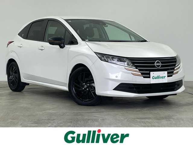 日産 ノート X 90周年記念車 群馬県 2024(令6)年 0.9万km ピュアホワイトパール 禁煙車　純正ナビ　Bluetooth　フルセグ　全方位カメラ　ブラインドスポットモニター　衝突軽減システム　オートマチックハイビーム　コーナーセンサー　LED　プッシュスタート　スマートキー