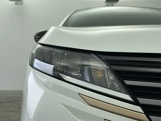 日産 ノート X 90周年記念車 群馬県 2024(令6)年 0.9万km ピュアホワイトパール 禁煙車　純正ナビ　Bluetooth　フルセグ　全方位カメラ　ブラインドスポットモニター　衝突軽減システム　オートマチックハイビーム　コーナーセンサー　LED　プッシュスタート　スマートキー