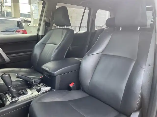 トヨタ ランドクルーザー プラド TX Lパッケージ 宮城県 2015(平27)年 12.2万km グレーメタリック 純正ナビ/　CD/DVD/　FM/AM/　フルセグテレビ/　Bluetooth/エンジンスターター　/４ＷＤ　/７人乗り３列シート/自動収納サードシート/ターボ　/純正アルミホイール１７インチ/ヒーターアイドルアップ/フロントワイパーデアイサー/ETC/センターデフロック/パワーシート/シートヒーター/クルーズコントロール/ダウンヒルアシストコントロール/横滑り防止