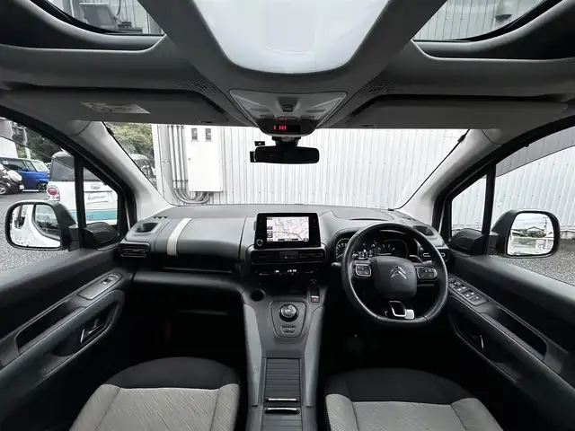 シトロエン シトロエン ベルランゴ シャイン XTRパック 静岡県 2021(令3)年 4万km 白 ユーザー買取車両/ワンオーナー/純正ナビ/　【BT/ラジオ】/純正LEDヘッドライト/純正17インチAW/全方位カメラ/バックカメラ/レーダークルーズコントロール/レーンキープアシスト/電動パーキングブレーキ/ETC/両側スライドドア/パノラマルーフ/新車時保証書/取扱説明書/スペアキー×1