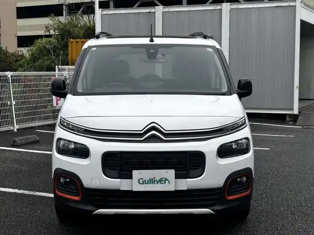 シトロエン シトロエン ベルランゴ シャイン XTRパック 静岡県 2021(令3)年 4万km 白 ユーザー買取車両/ワンオーナー/純正ナビ/　【BT/ラジオ】/純正LEDヘッドライト/純正17インチAW/全方位カメラ/バックカメラ/レーダークルーズコントロール/レーンキープアシスト/電動パーキングブレーキ/ETC/両側スライドドア/パノラマルーフ/新車時保証書/取扱説明書/スペアキー×1