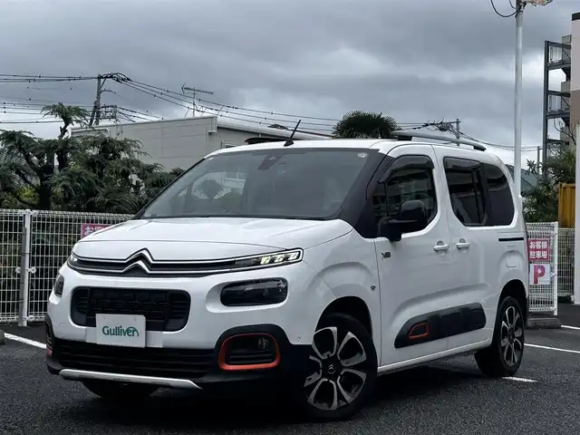 シトロエン シトロエン ベルランゴ シャイン XTRパック 静岡県 2021(令3)年 4万km 白 ユーザー買取車両/ワンオーナー/純正ナビ/　【BT/ラジオ】/純正LEDヘッドライト/純正17インチAW/全方位カメラ/バックカメラ/レーダークルーズコントロール/レーンキープアシスト/電動パーキングブレーキ/ETC/両側スライドドア/パノラマルーフ/新車時保証書/取扱説明書/スペアキー×1