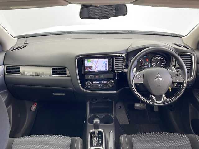 三菱 アウトランダー 24G セーフティパッケージ 秋田県 2016(平28)年 5.8万km シルキーホワイト ４WD/純正ナビ(Bluetooth/CD/DVD/フルセグ)/バックカメラ/ETC/アイドリングストップ/ステアリングスイッチ/純正AW/盗難防止装置/カーテンエアバック/LEDヘッドライト/スマートキー/スペアキー