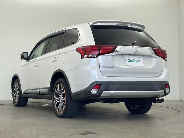 三菱 アウトランダー 24G セーフティパッケージ 秋田県 2016(平28)年 5.8万km シルキーホワイト ４WD/純正ナビ(Bluetooth/CD/DVD/フルセグ)/バックカメラ/ETC/アイドリングストップ/ステアリングスイッチ/純正AW/盗難防止装置/カーテンエアバック/LEDヘッドライト/スマートキー/スペアキー