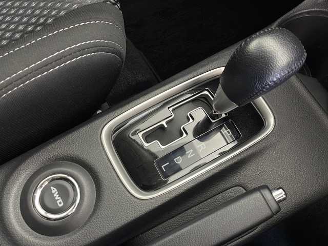三菱 アウトランダー 24G セーフティパッケージ 秋田県 2016(平28)年 5.8万km シルキーホワイト ４WD/純正ナビ(Bluetooth/CD/DVD/フルセグ)/バックカメラ/ETC/アイドリングストップ/ステアリングスイッチ/純正AW/盗難防止装置/カーテンエアバック/LEDヘッドライト/スマートキー/スペアキー