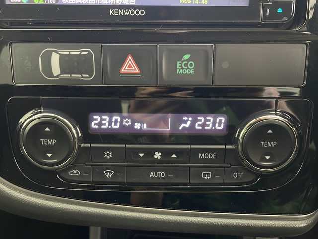 三菱 アウトランダー 24G セーフティパッケージ 秋田県 2016(平28)年 5.8万km シルキーホワイト ４WD/純正ナビ(Bluetooth/CD/DVD/フルセグ)/バックカメラ/ETC/アイドリングストップ/ステアリングスイッチ/純正AW/盗難防止装置/カーテンエアバック/LEDヘッドライト/スマートキー/スペアキー