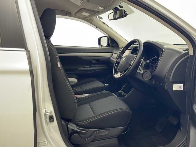 三菱 アウトランダー 24G セーフティパッケージ 秋田県 2016(平28)年 5.8万km シルキーホワイト ４WD/純正ナビ(Bluetooth/CD/DVD/フルセグ)/バックカメラ/ETC/アイドリングストップ/ステアリングスイッチ/純正AW/盗難防止装置/カーテンエアバック/LEDヘッドライト/スマートキー/スペアキー