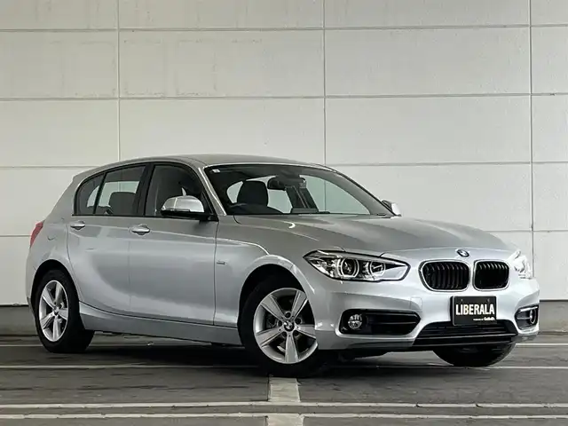 ＢＭＷ １１８ｉ スポーツ 山形県 2017(平29)年 1.1万km グレイシャーシルバー インテリジェントセーフティー/・歩行者警告/・衝突警告/車線逸脱警告/前方ドライブレコーダー/クルーズコントロール/スピードリミッター/純正LEDヘッドライト/オートライト/MTモード付AT/AW付スタッドレスタイヤ有/スペアキー１本