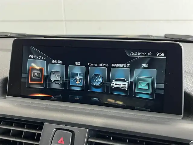 ＢＭＷ １１８ｉ スポーツ 山形県 2017(平29)年 1.1万km グレイシャーシルバー インテリジェントセーフティー/・歩行者警告/・衝突警告/車線逸脱警告/前方ドライブレコーダー/クルーズコントロール/スピードリミッター/純正LEDヘッドライト/オートライト/MTモード付AT/AW付スタッドレスタイヤ有/スペアキー１本