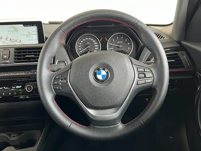 ＢＭＷ １１８ｉ スポーツ 山形県 2017(平29)年 1.1万km グレイシャーシルバー インテリジェントセーフティー/・歩行者警告/・衝突警告/車線逸脱警告/前方ドライブレコーダー/クルーズコントロール/スピードリミッター/純正LEDヘッドライト/オートライト/MTモード付AT/AW付スタッドレスタイヤ有/スペアキー１本