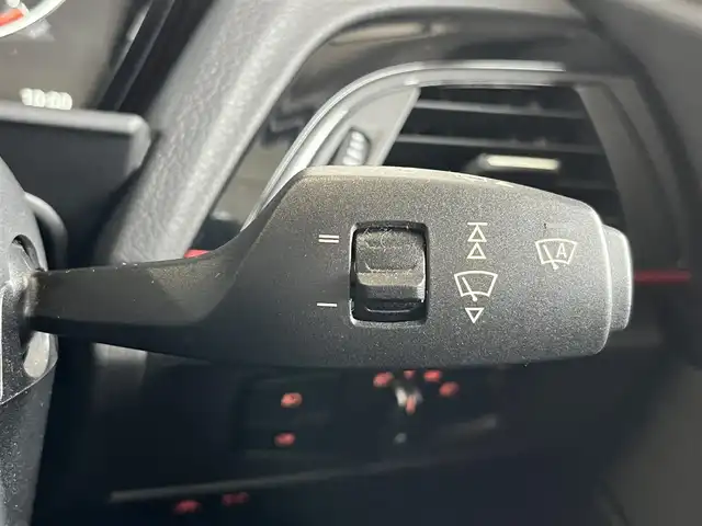 ＢＭＷ １１８ｉ スポーツ 山形県 2017(平29)年 1.1万km グレイシャーシルバー インテリジェントセーフティー/・歩行者警告/・衝突警告/車線逸脱警告/前方ドライブレコーダー/クルーズコントロール/スピードリミッター/純正LEDヘッドライト/オートライト/MTモード付AT/AW付スタッドレスタイヤ有/スペアキー１本