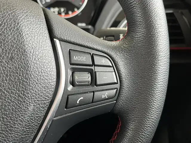 ＢＭＷ １１８ｉ スポーツ 山形県 2017(平29)年 1.1万km グレイシャーシルバー インテリジェントセーフティー/・歩行者警告/・衝突警告/車線逸脱警告/前方ドライブレコーダー/クルーズコントロール/スピードリミッター/純正LEDヘッドライト/オートライト/MTモード付AT/AW付スタッドレスタイヤ有/スペアキー１本