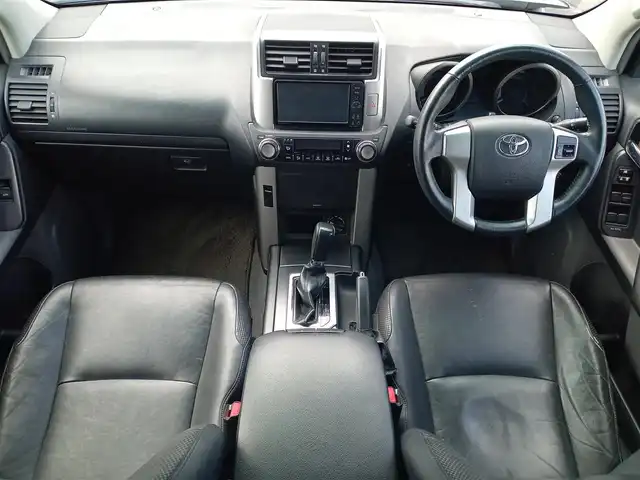 トヨタ ランドクルーザー プラド TX Lパッケージ 福井県 2011(平23)年 9.5万km ブラック 4WD/純正SDナビ（NSZT-W61G）/・（フルセグTV/CD/DVD/Bluetooth）/バックカメラ/横滑り防止装置/マルチテレインセレクト/クルーズコントロール/前席パワーシート/前席シートヒーター/ETC/純正フロアマット/電動格納サードシート/電動格納ウィンカーミラー/オートLEDライト/純正フロアマット/純正17インチAW/スマートキー