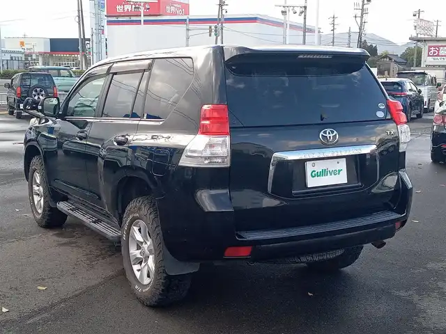 トヨタ ランドクルーザー プラド TX Lパッケージ 福井県 2011(平23)年 9.5万km ブラック 4WD/純正SDナビ（NSZT-W61G）/・（フルセグTV/CD/DVD/Bluetooth）/バックカメラ/横滑り防止装置/マルチテレインセレクト/クルーズコントロール/前席パワーシート/前席シートヒーター/ETC/純正フロアマット/電動格納サードシート/電動格納ウィンカーミラー/オートLEDライト/純正フロアマット/純正17インチAW/スマートキー