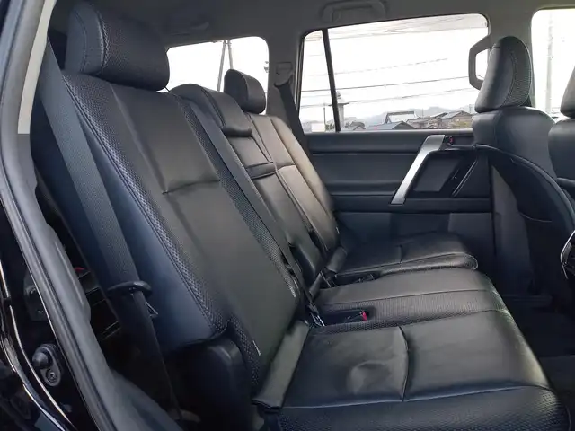 トヨタ ランドクルーザー プラド TX Lパッケージ 福井県 2011(平23)年 9.5万km ブラック 4WD/純正SDナビ（NSZT-W61G）/・（フルセグTV/CD/DVD/Bluetooth）/バックカメラ/横滑り防止装置/マルチテレインセレクト/クルーズコントロール/前席パワーシート/前席シートヒーター/ETC/純正フロアマット/電動格納サードシート/電動格納ウィンカーミラー/オートLEDライト/純正フロアマット/純正17インチAW/スマートキー