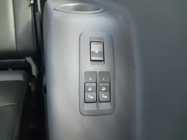 トヨタ ランドクルーザー プラド TX Lパッケージ 福井県 2011(平23)年 9.5万km ブラック 4WD/純正SDナビ（NSZT-W61G）/・（フルセグTV/CD/DVD/Bluetooth）/バックカメラ/横滑り防止装置/マルチテレインセレクト/クルーズコントロール/前席パワーシート/前席シートヒーター/ETC/純正フロアマット/電動格納サードシート/電動格納ウィンカーミラー/オートLEDライト/純正フロアマット/純正17インチAW/スマートキー