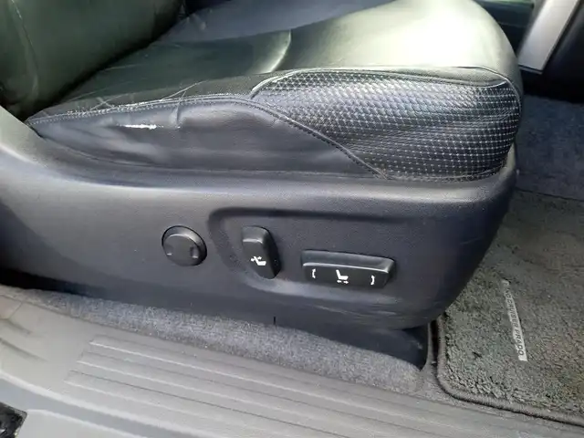 トヨタ ランドクルーザー プラド TX Lパッケージ 福井県 2011(平23)年 9.5万km ブラック 4WD/純正SDナビ（NSZT-W61G）/・（フルセグTV/CD/DVD/Bluetooth）/バックカメラ/横滑り防止装置/マルチテレインセレクト/クルーズコントロール/前席パワーシート/前席シートヒーター/ETC/純正フロアマット/電動格納サードシート/電動格納ウィンカーミラー/オートLEDライト/純正フロアマット/純正17インチAW/スマートキー