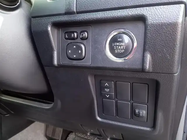 トヨタ ランドクルーザー プラド TX Lパッケージ 福井県 2011(平23)年 9.5万km ブラック 4WD/純正SDナビ（NSZT-W61G）/・（フルセグTV/CD/DVD/Bluetooth）/バックカメラ/横滑り防止装置/マルチテレインセレクト/クルーズコントロール/前席パワーシート/前席シートヒーター/ETC/純正フロアマット/電動格納サードシート/電動格納ウィンカーミラー/オートLEDライト/純正フロアマット/純正17インチAW/スマートキー