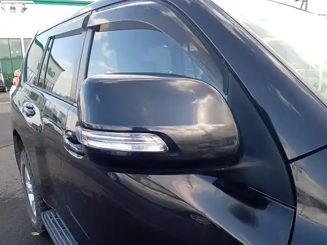トヨタ ランドクルーザー プラド TX Lパッケージ 福井県 2011(平23)年 9.5万km ブラック 4WD/純正SDナビ（NSZT-W61G）/・（フルセグTV/CD/DVD/Bluetooth）/バックカメラ/横滑り防止装置/マルチテレインセレクト/クルーズコントロール/前席パワーシート/前席シートヒーター/ETC/純正フロアマット/電動格納サードシート/電動格納ウィンカーミラー/オートLEDライト/純正フロアマット/純正17インチAW/スマートキー